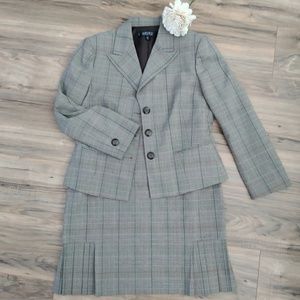 Kasper. Plaid skirt suit set. Size 12p